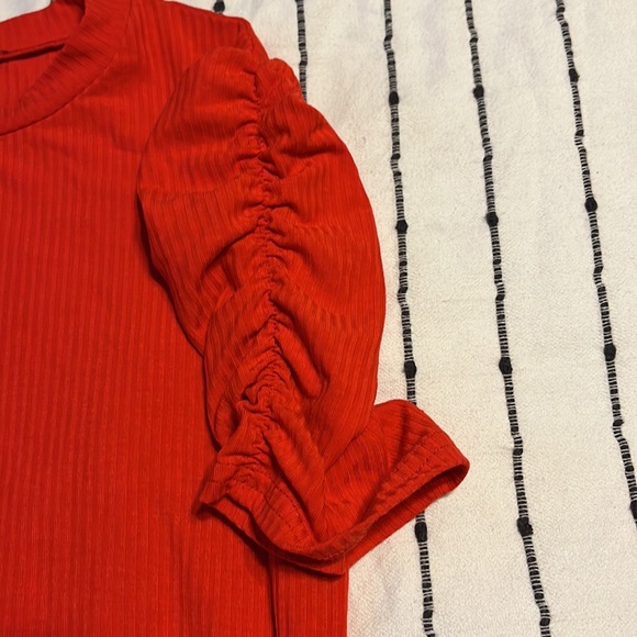 Red Top - Picture 2 of 4